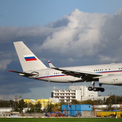 Самолет Ту-204 - 2